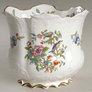 Pembroke (Gold Trim)
by JOHN AYNSLEY & SONS